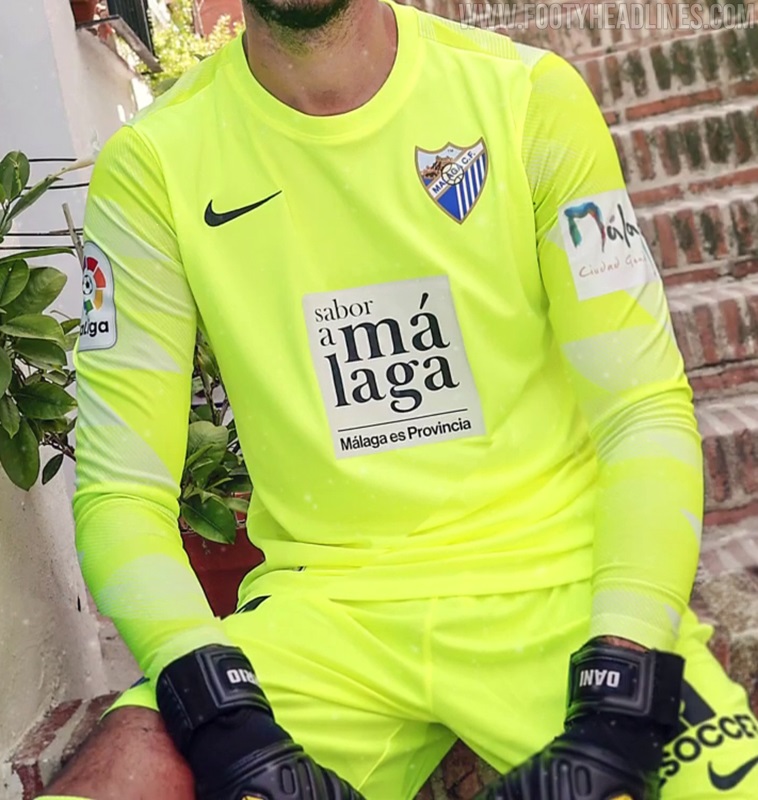 Malaga nike top